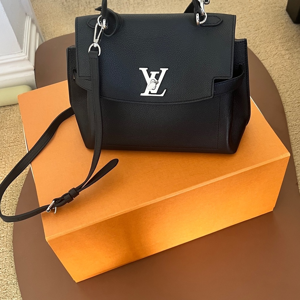 Louis Vuitton Black Women's Bag Calfskin Lockme Ever BB Black